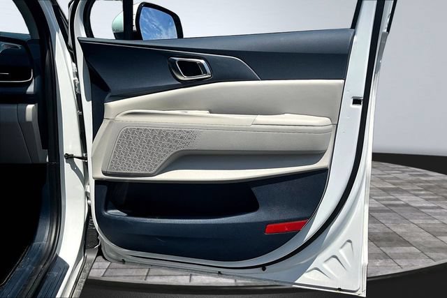 Used 2026 Kia Carnival EX FWD image 27