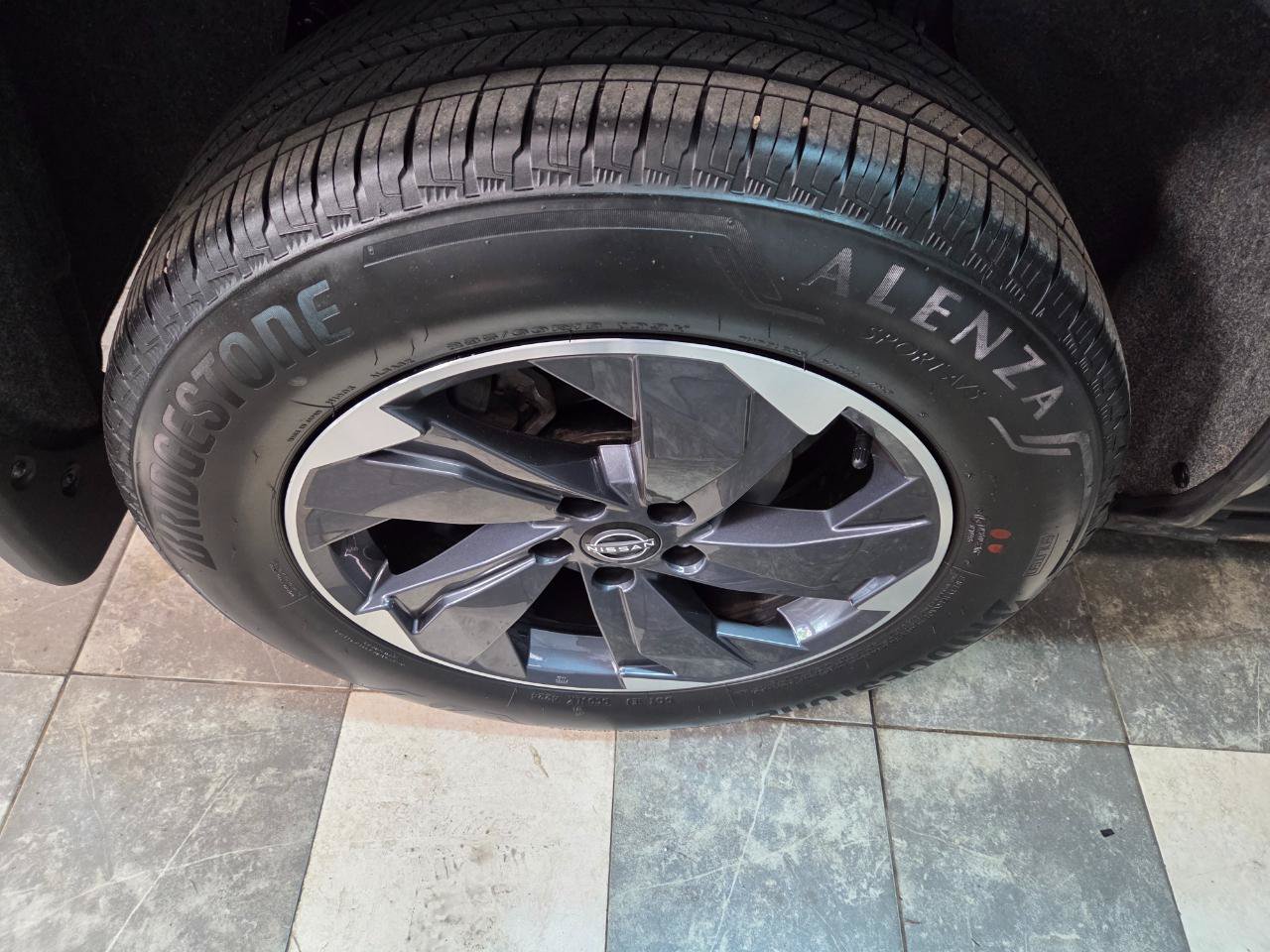 Used 2025 Nissan Rogue SV AWD/4WD image 10