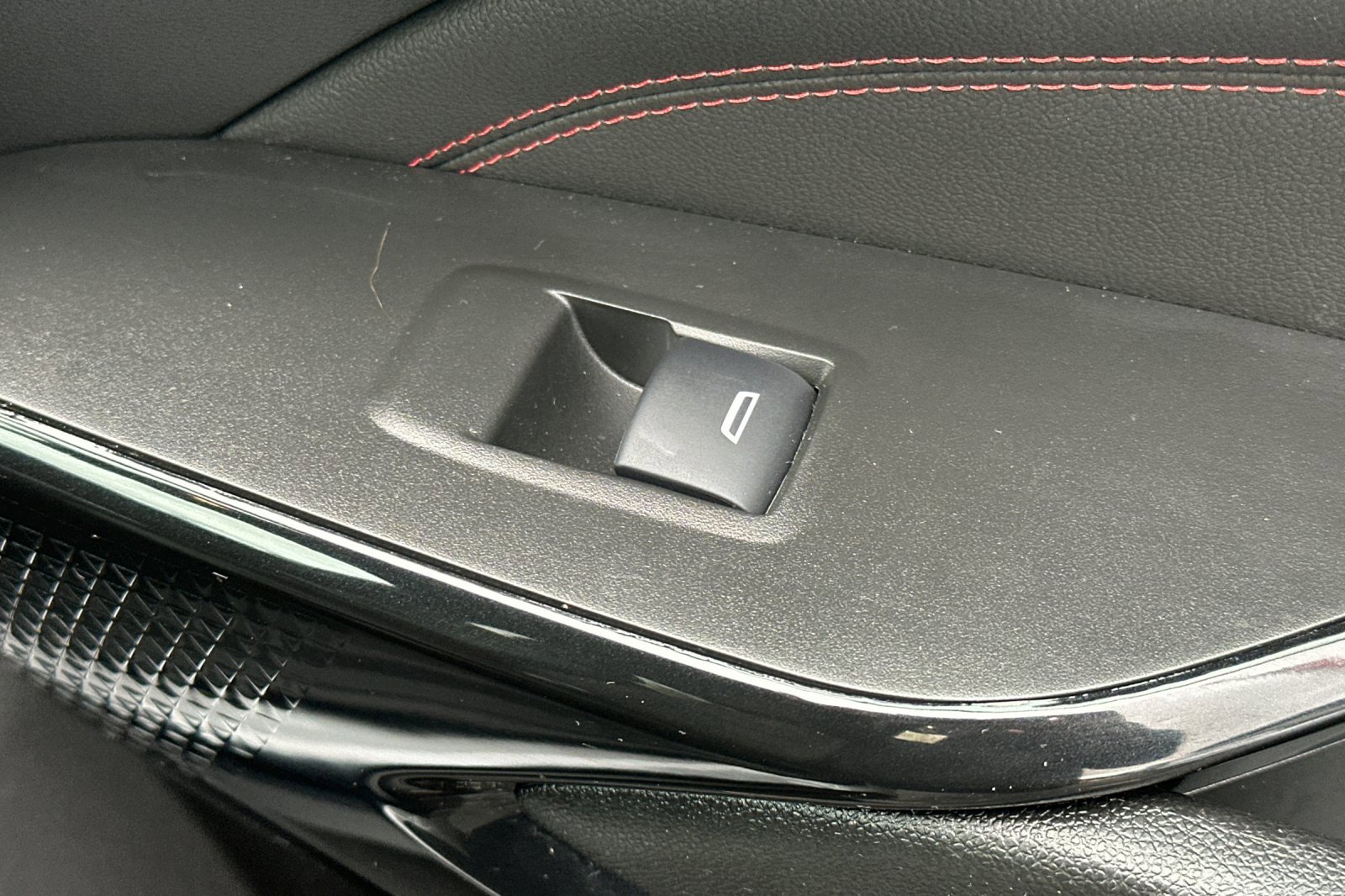 Used 2025 Chevrolet Trax RS w/ Driver Confidence Package image 22