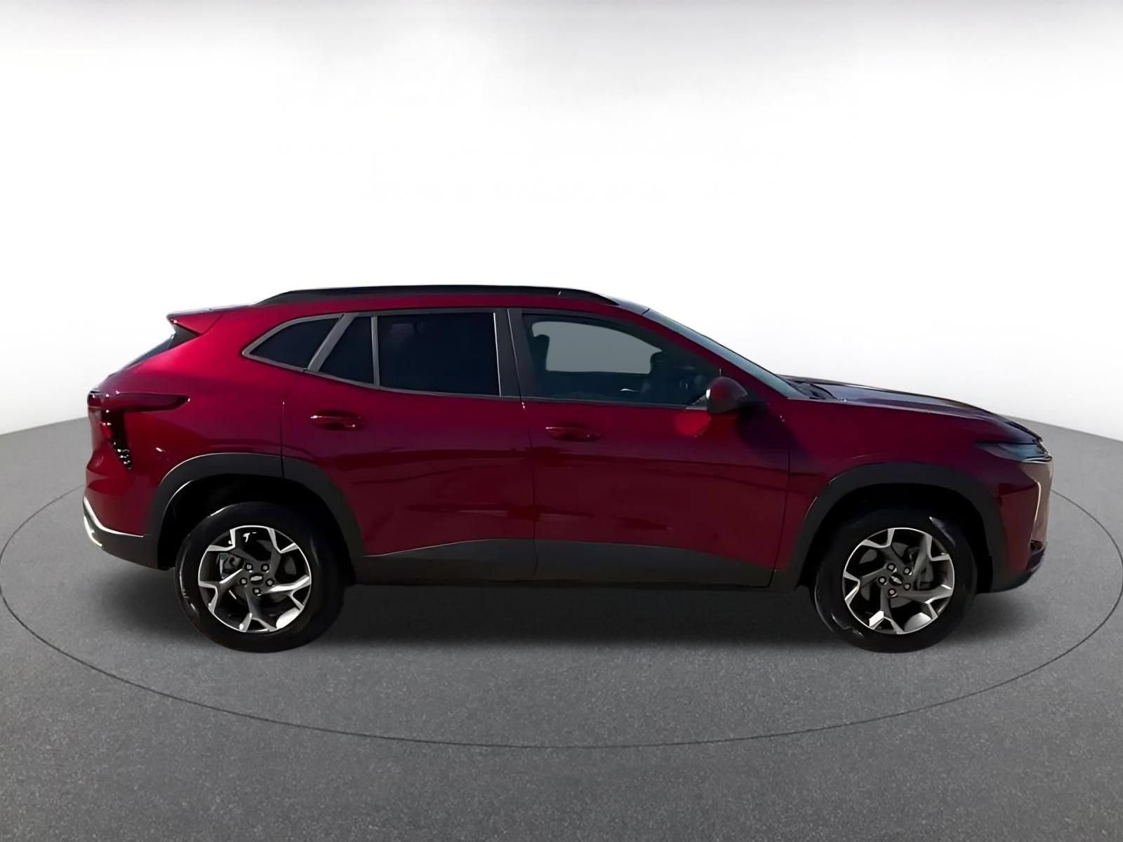 Used 2025 Chevrolet Trax LT FWD image 13