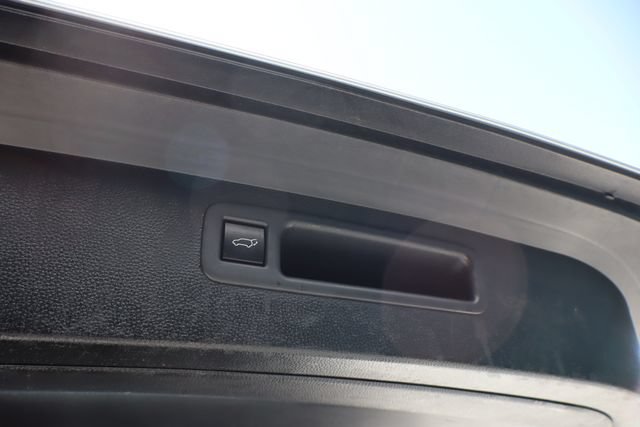 Used 2020 Toyota Highlander Limited FWD image 28
