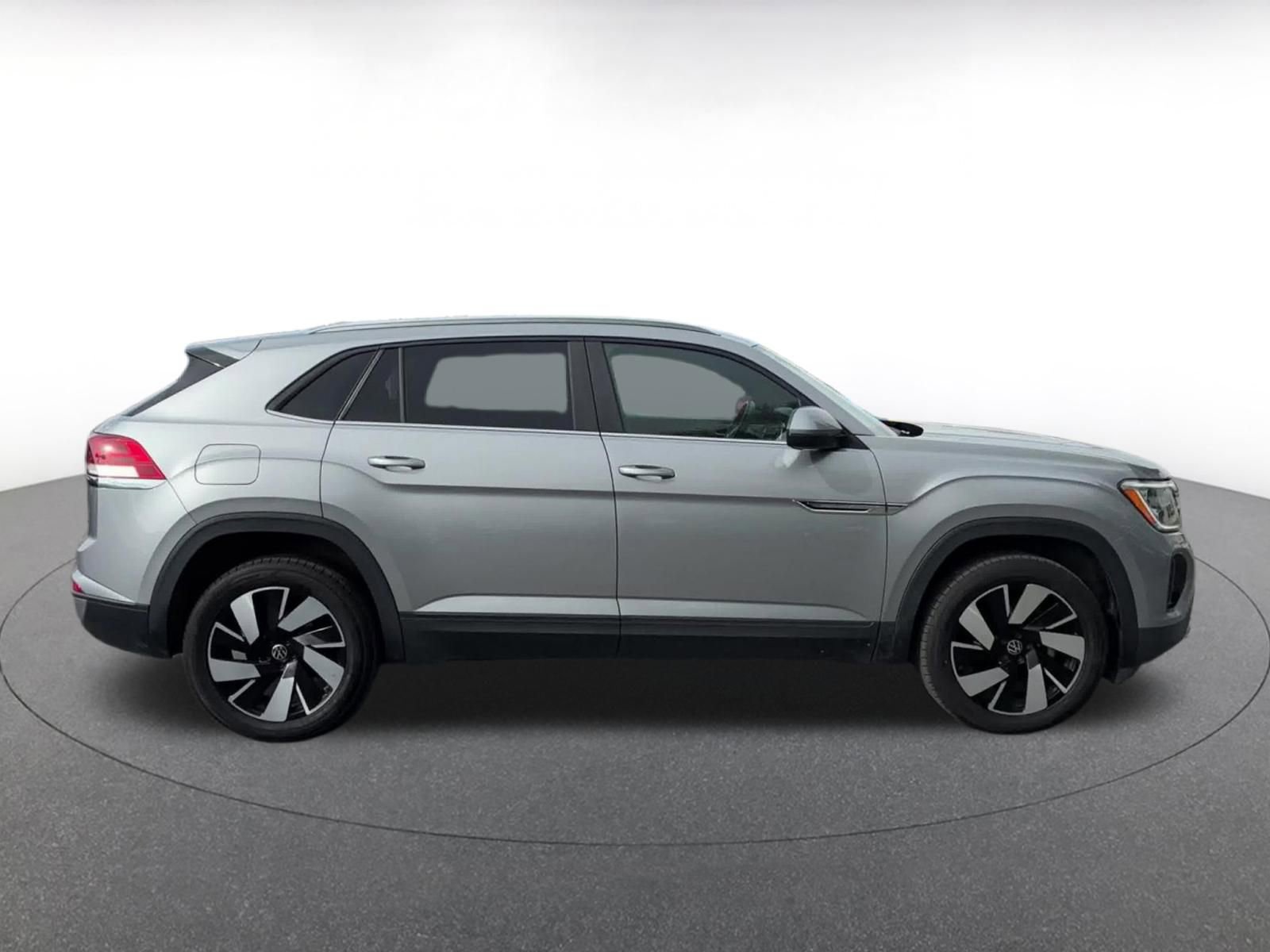 Used 2025 Volkswagen Atlas Cross Sport SE image 16