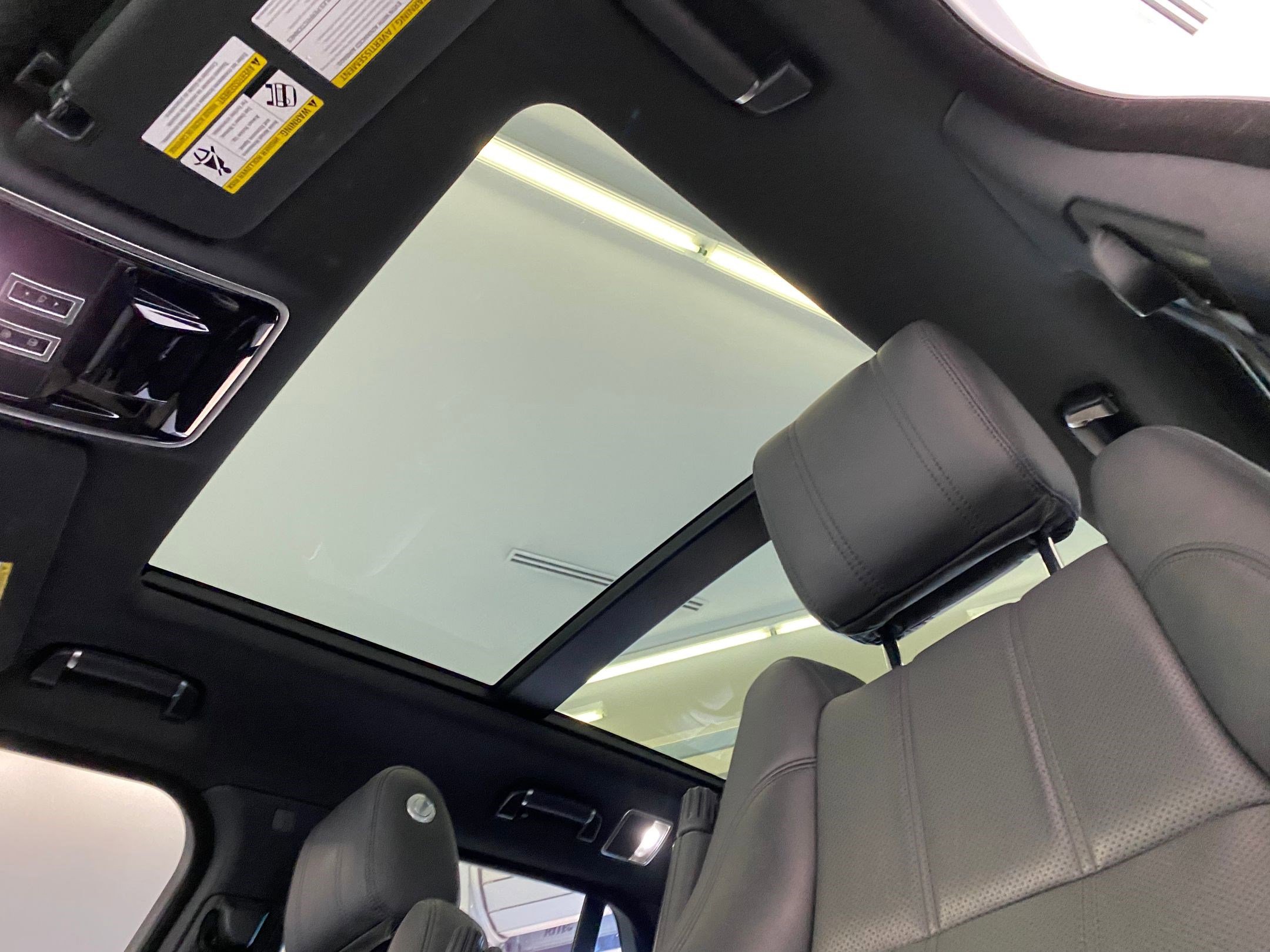 Used 2014 Land Rover Range Rover HSE image 14