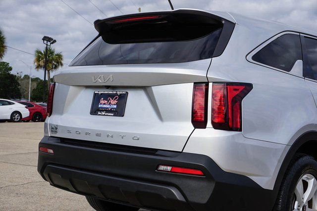 Used 2022 Kia Sorento LX image 5