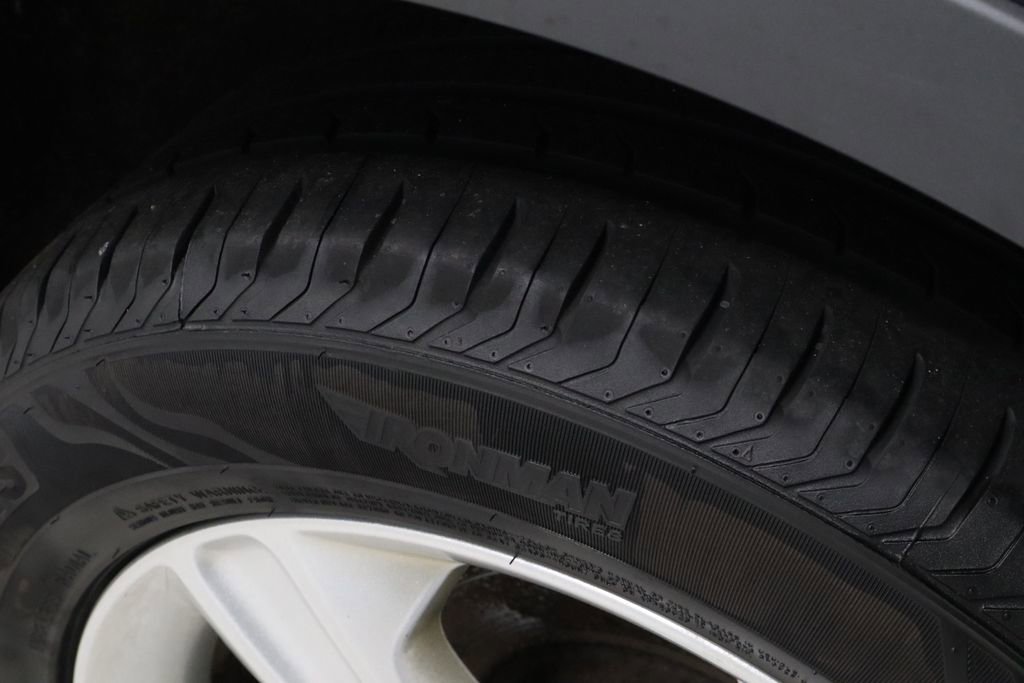 Used 2016 Ford Escape SE w/ Equipment Group 201A image 17