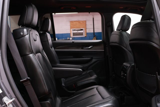 Used 2024 Jeep Grand Cherokee L Limited w/ Luxury Tech Group II image 14