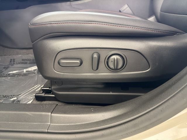 New 2026 Chevrolet Trax RS w/ Sunroof Package image 20