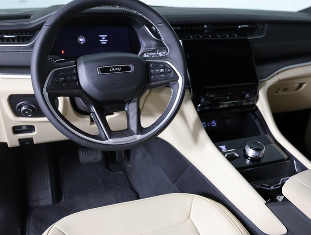 Used 2025 Jeep Grand Cherokee L Limited w/ Black Appearance Package image 12