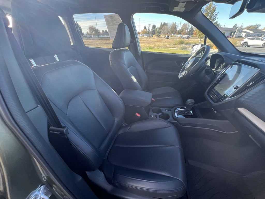 Used 2025 Subaru Forester Limited AWD/4WD image 29