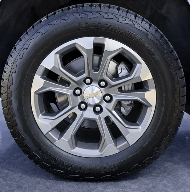 Used 2023 Chevrolet Silverado 1500 High Country w/ Technology Package image 11