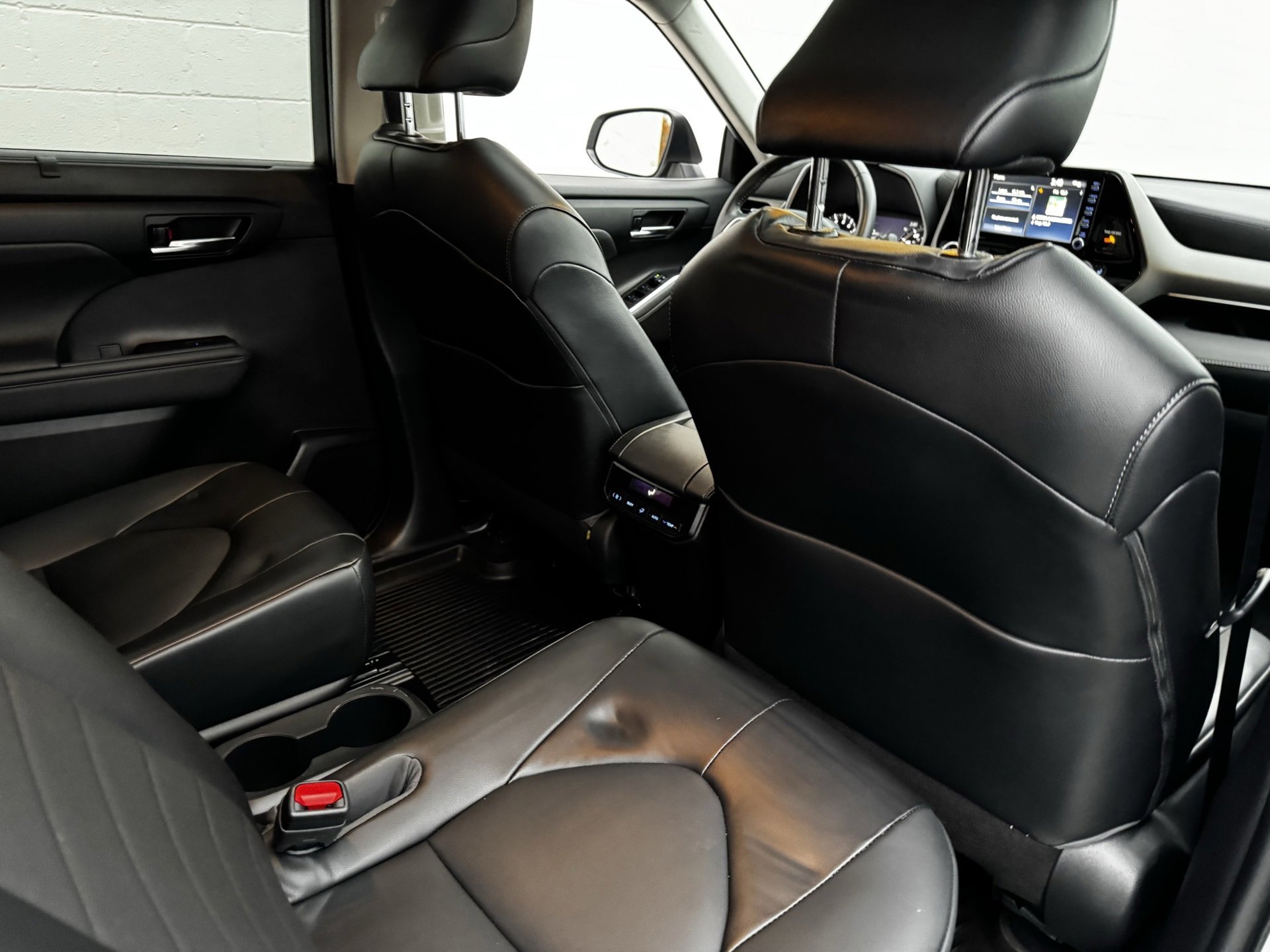 Used 2022 Toyota Highlander XLE image 14