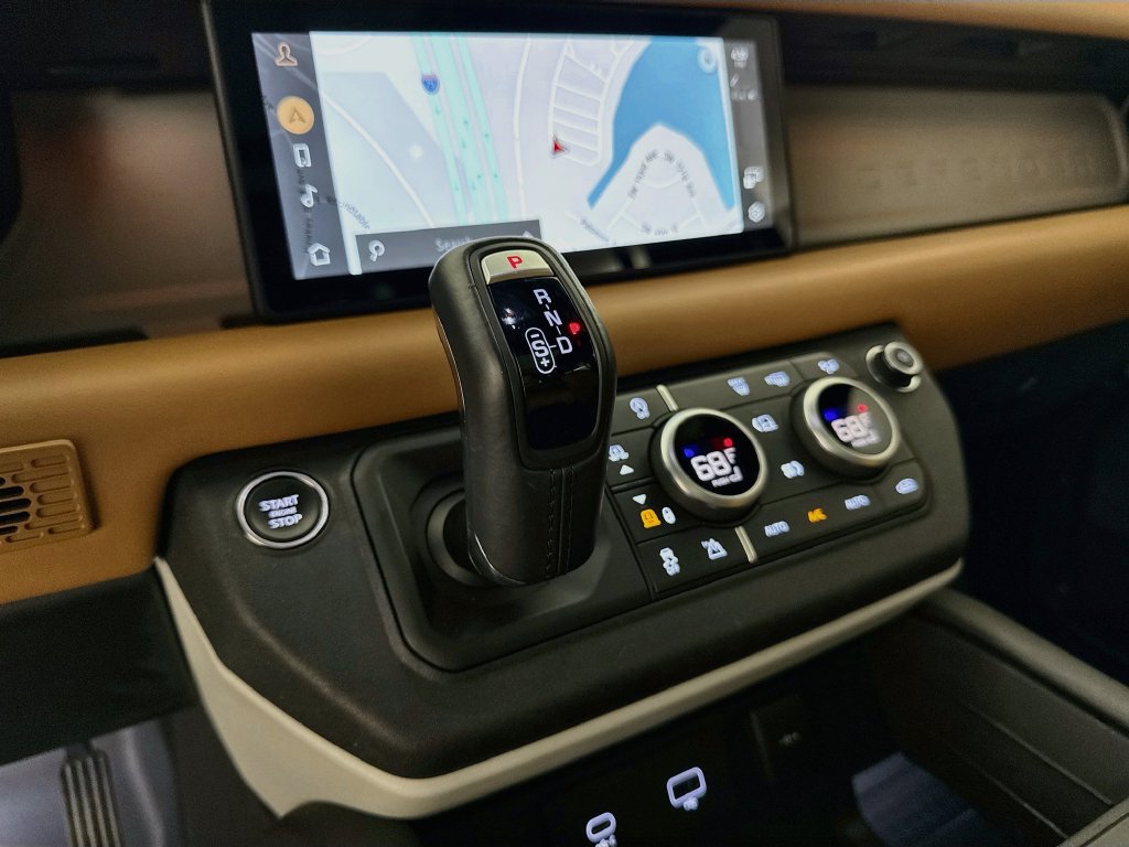 Certified 2024 Land Rover Defender 110 X-Dynamic SE AWD/4WD image 17