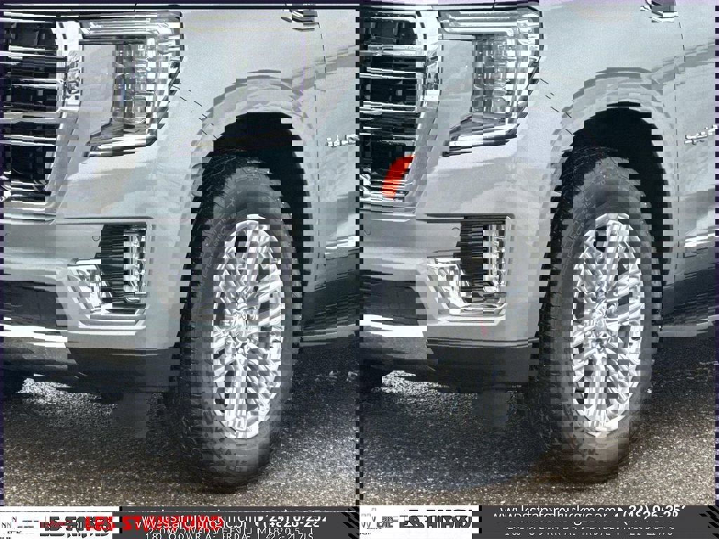Used 2024 GMC Yukon XL SLT w/ SLT Premium Package AWD/4WD image 9