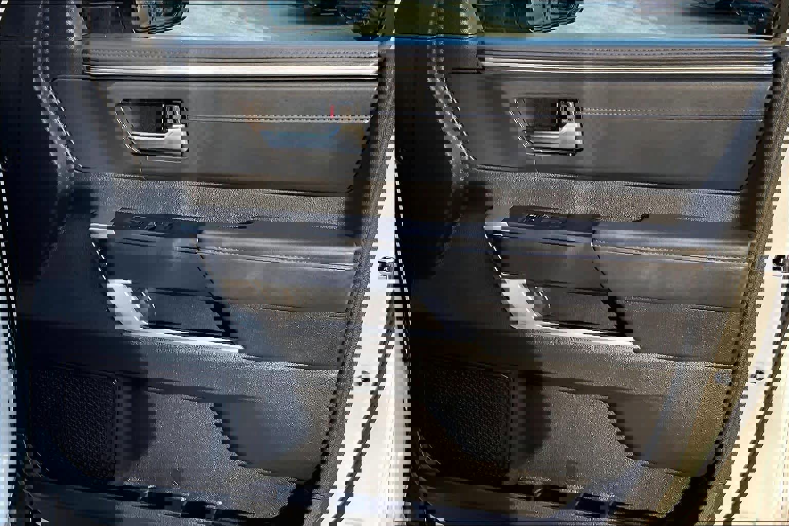 Certified 2025 Toyota Sequoia Platinum image 22