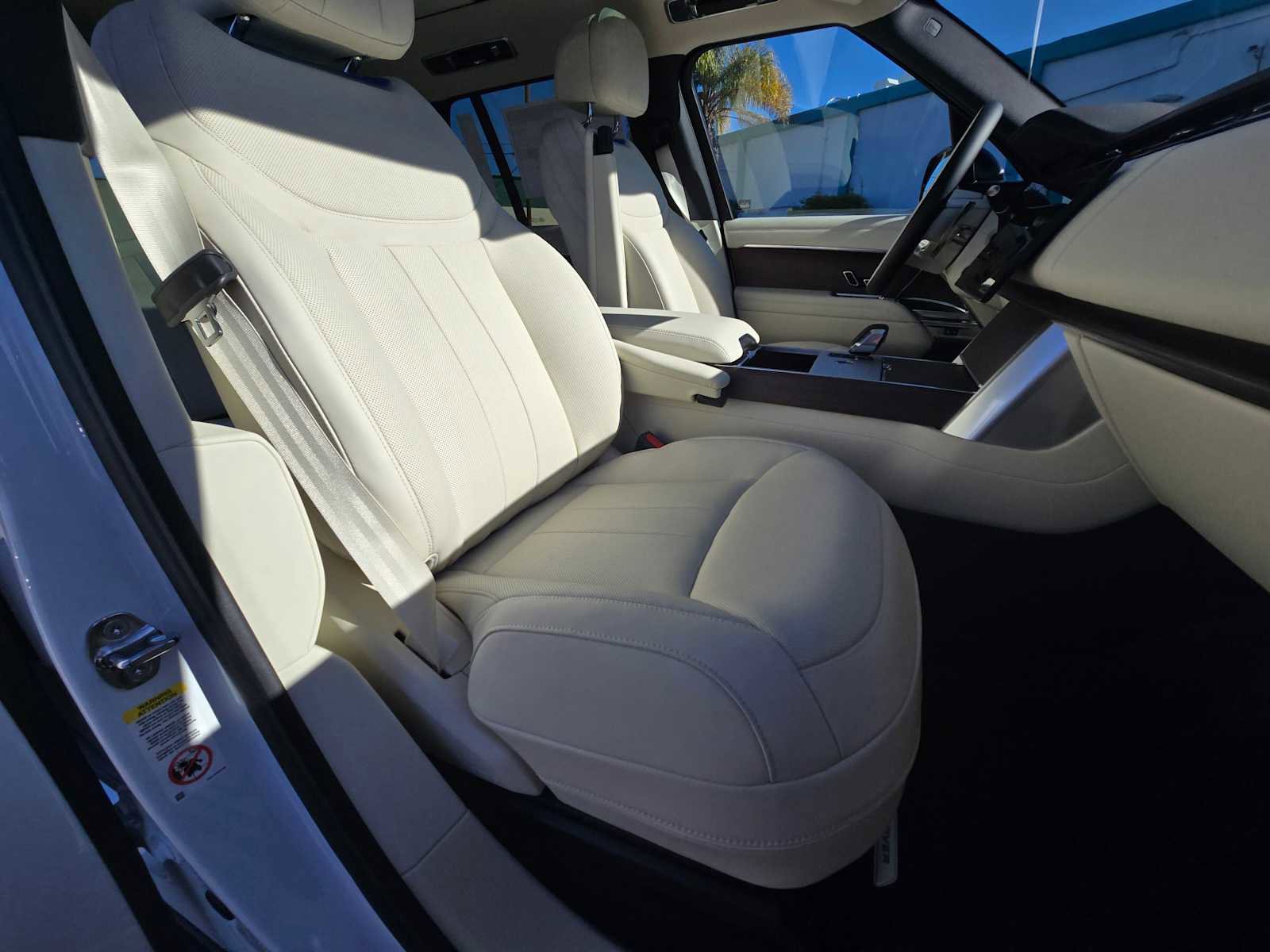 New 2025 Land Rover Range Rover SE image 12