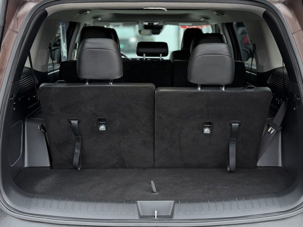 Used 2025 Hyundai Santa Fe Limited AWD/4WD image 5