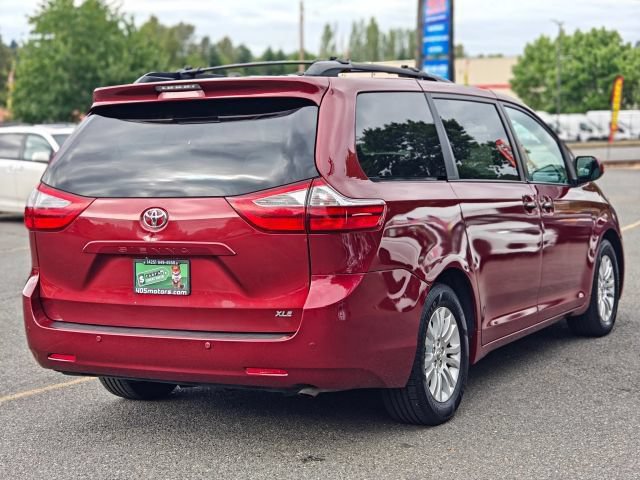 Used 2017 Toyota Sienna XLE w/ XLE Navigation Package FWD image 7