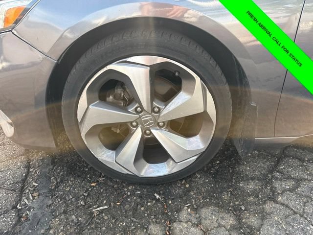 Used 2018 Honda Accord Touring image 3