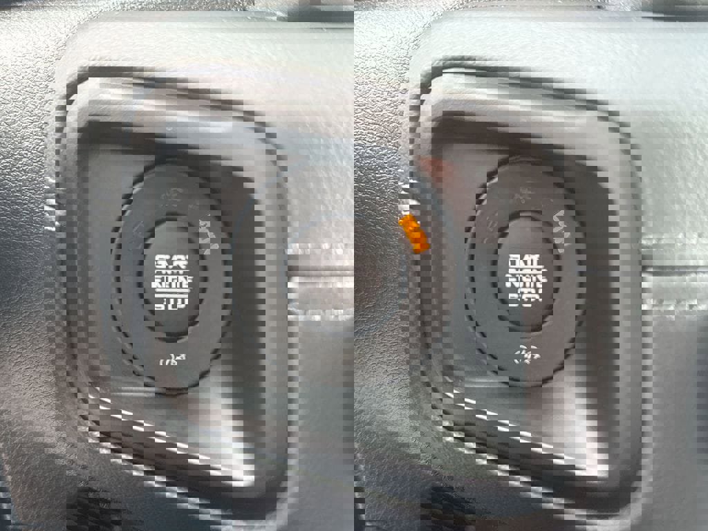 Used 2024 Jeep Gladiator Mojave w/ Technology Group image 13