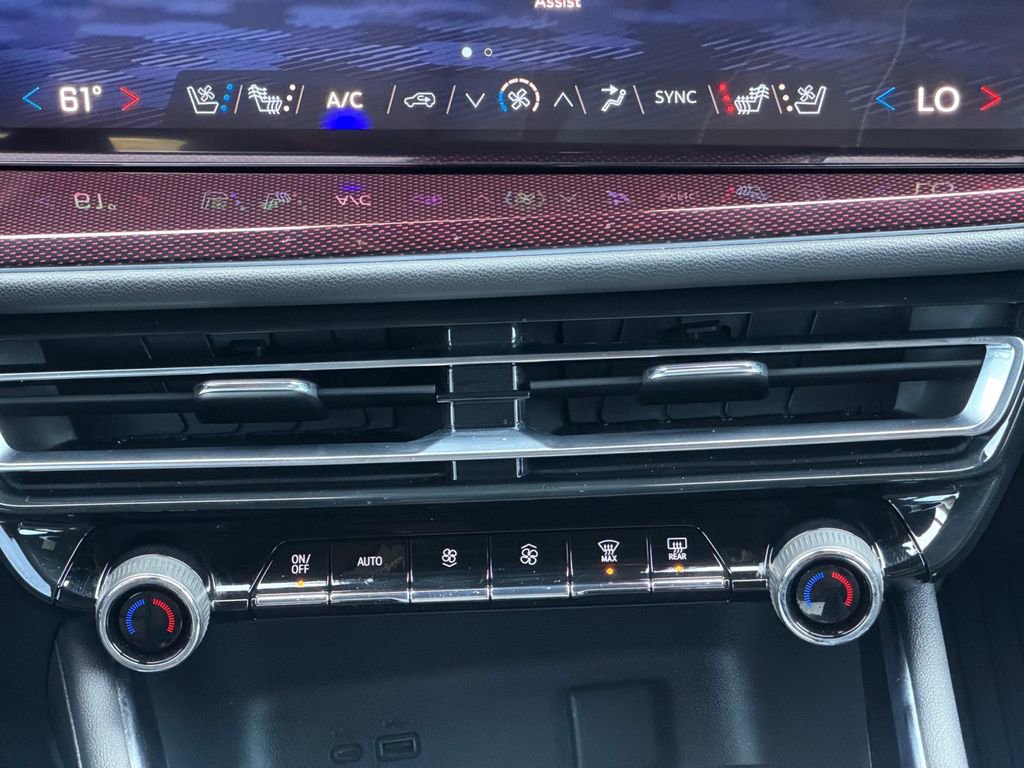 Used 2025 Chevrolet Traverse RS w/ LPO, Floor Liner Package FWD image 27