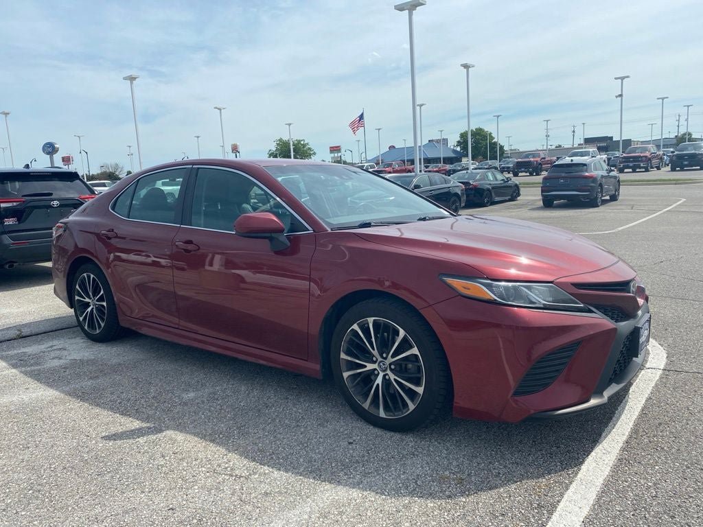 Used 2018 Toyota Camry SE FWD image 5