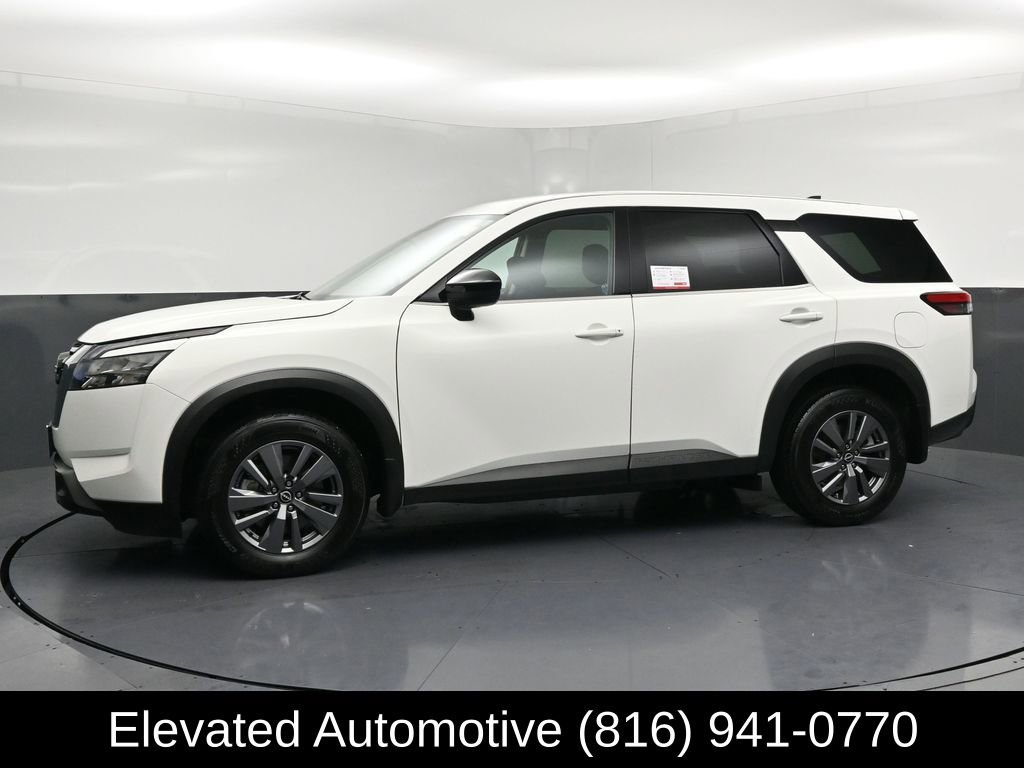 Used 2024 Nissan Pathfinder S AWD/4WD image 2