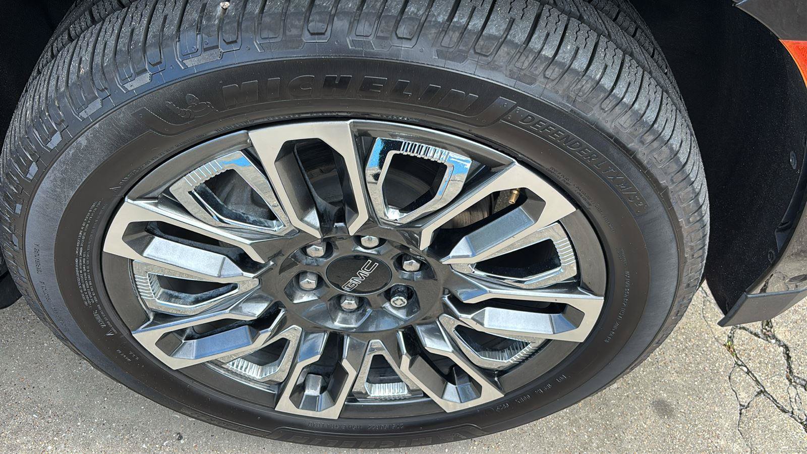 Certified 2023 GMC Yukon XL Denali Ultimate w/ LPO, Floor Liner Package AWD/4WD image 10