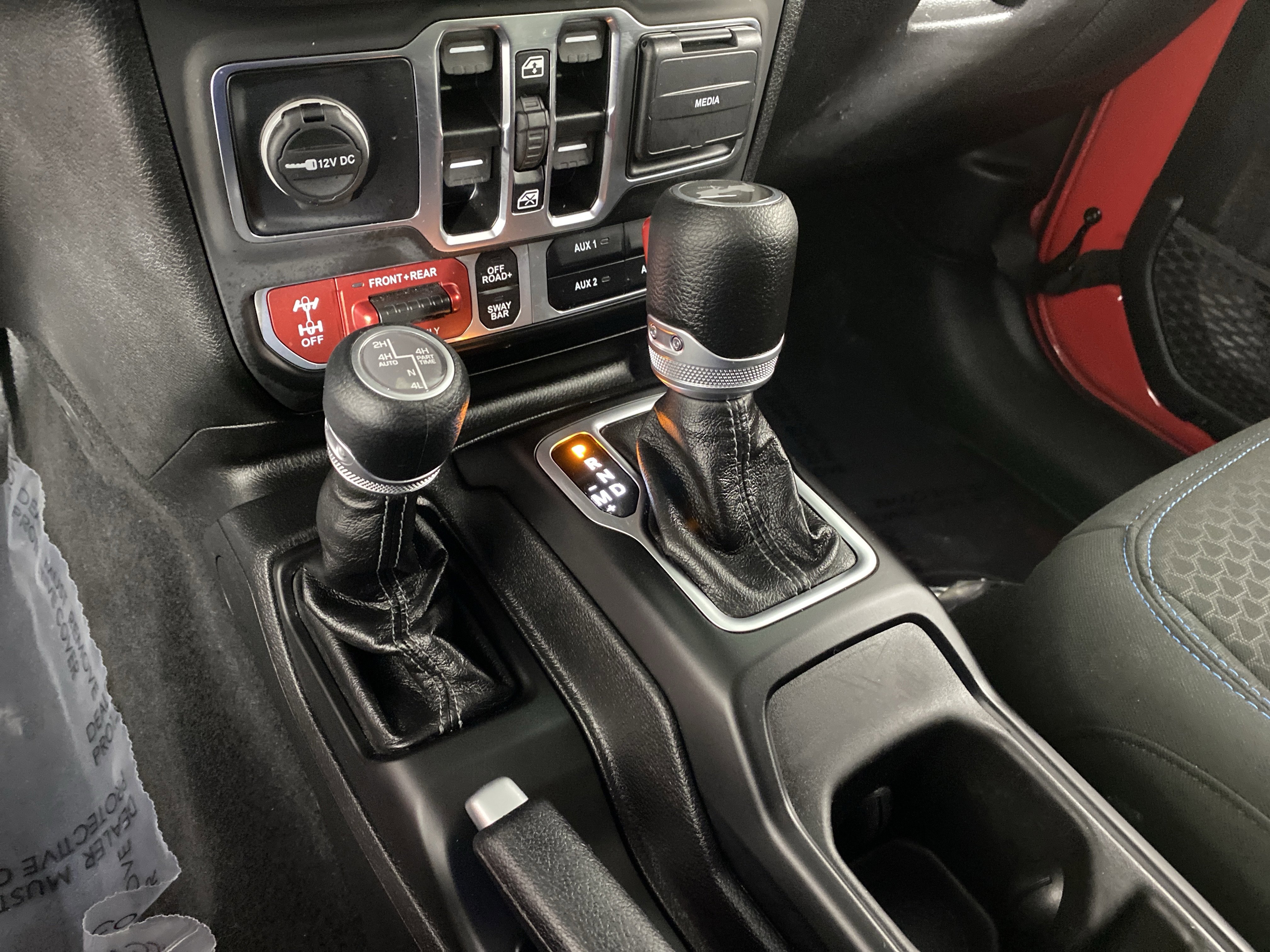 Used 2025 Jeep Wrangler Unlimited Rubicon 4xe w/ Convenience Group AWD/4WD image 29