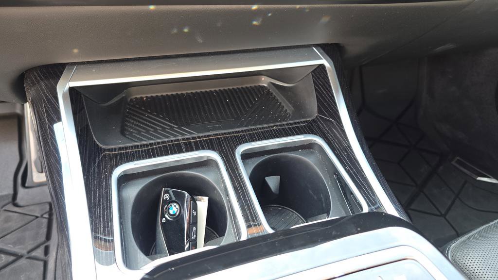 Used 2025 BMW 760i xDrive w/ Premium Package image 25