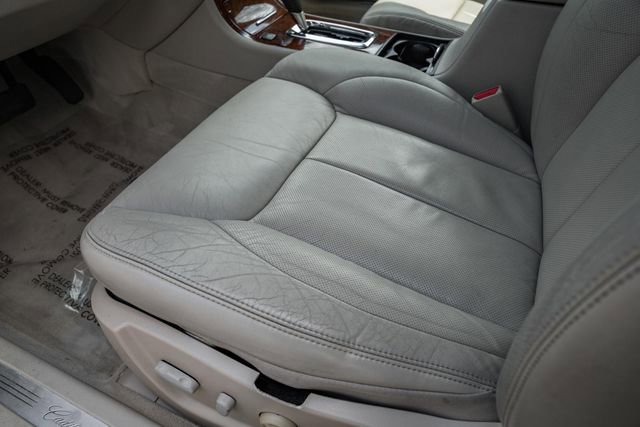 Used 2007 Cadillac DTS Luxury I w/ Trunk Convenience Package FWD image 30