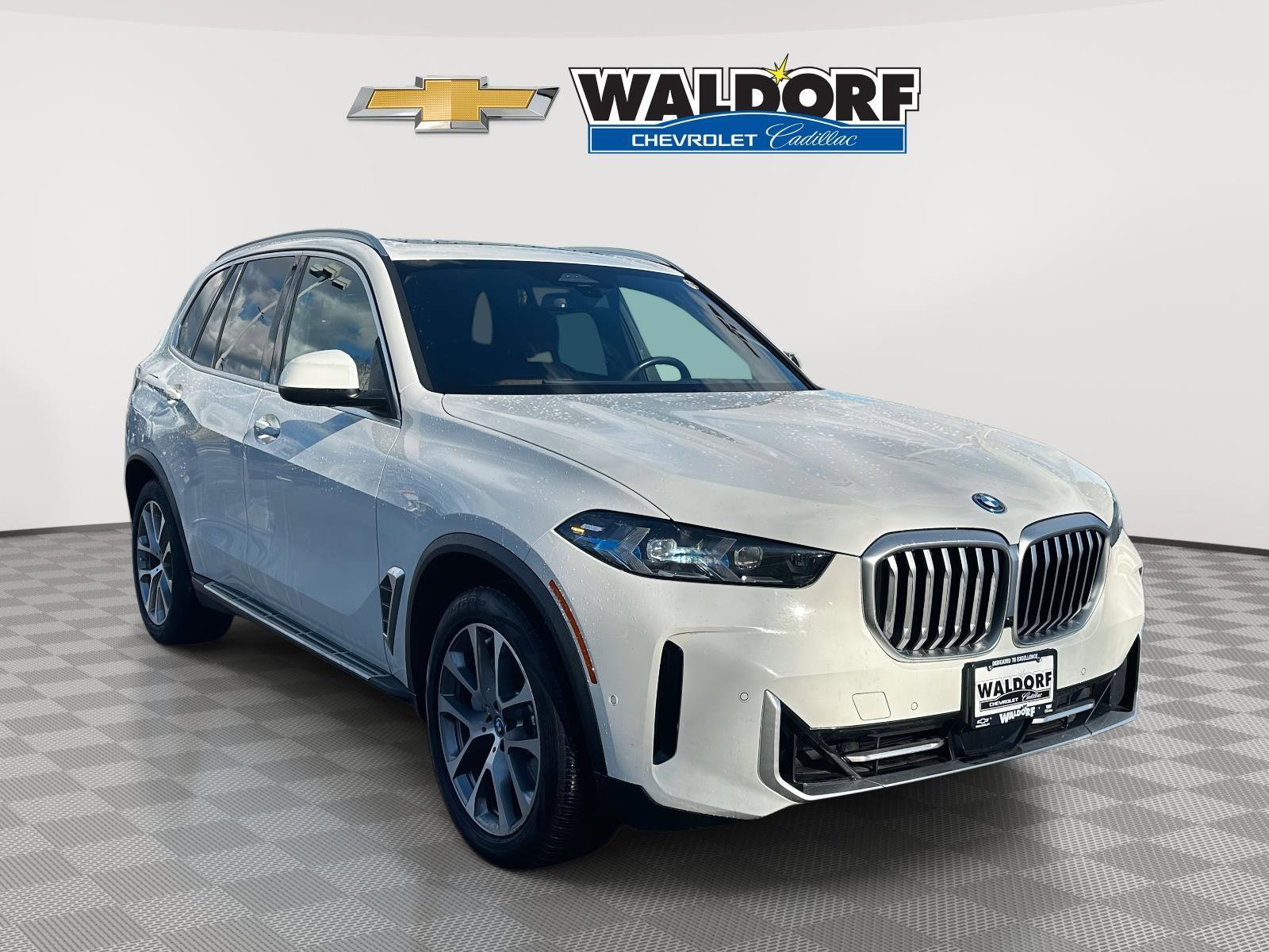 Used 2025 BMW X5 xDrive50e image 1