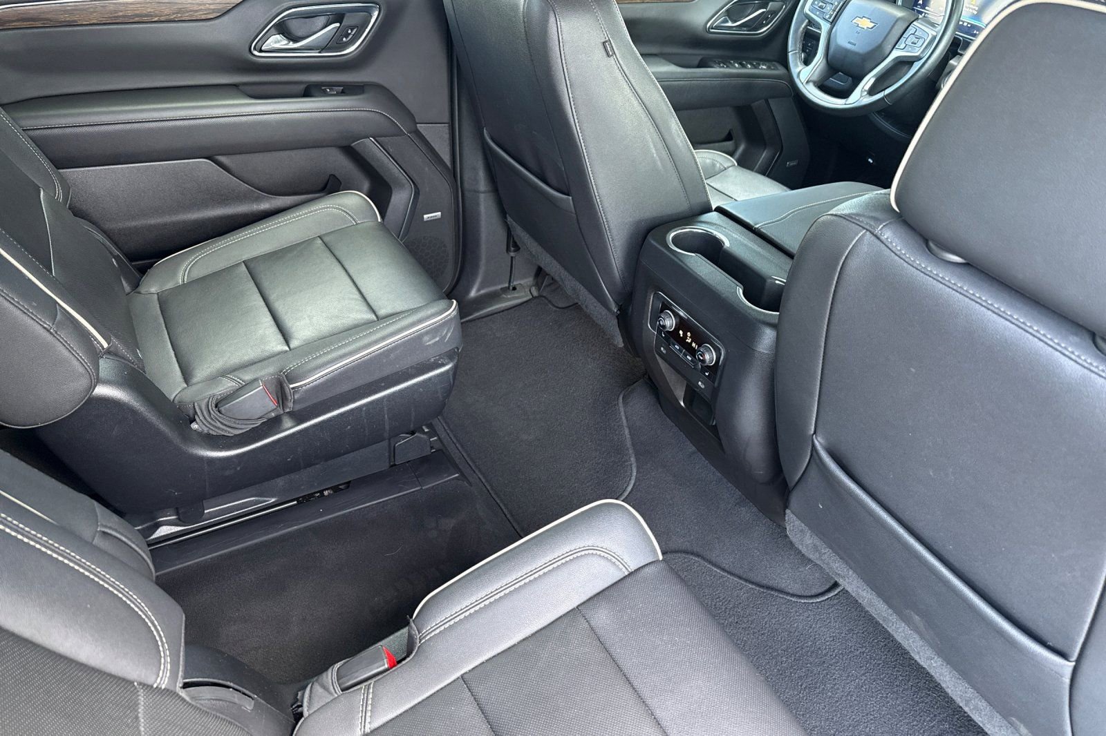 Used 2023 Chevrolet Suburban Premier AWD/4WD image 18