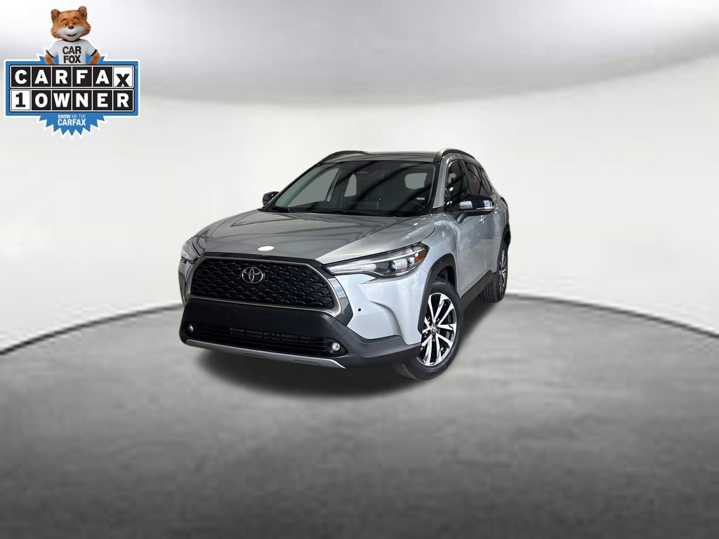 Used 2025 Toyota Corolla Cross XLE FWD image 1