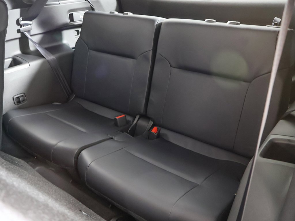 New 2025 Mitsubishi Outlander SE image 35