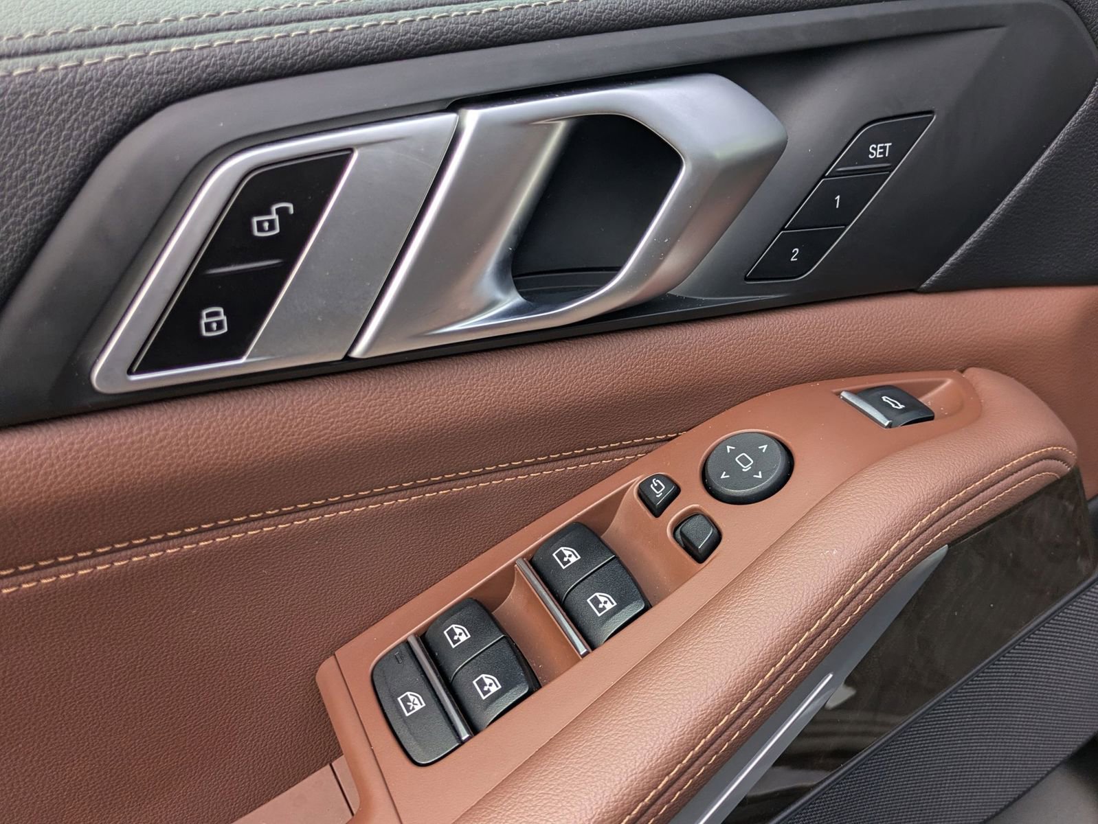 Used 2021 BMW X5 sDrive40i w/ M Sport Package image 12