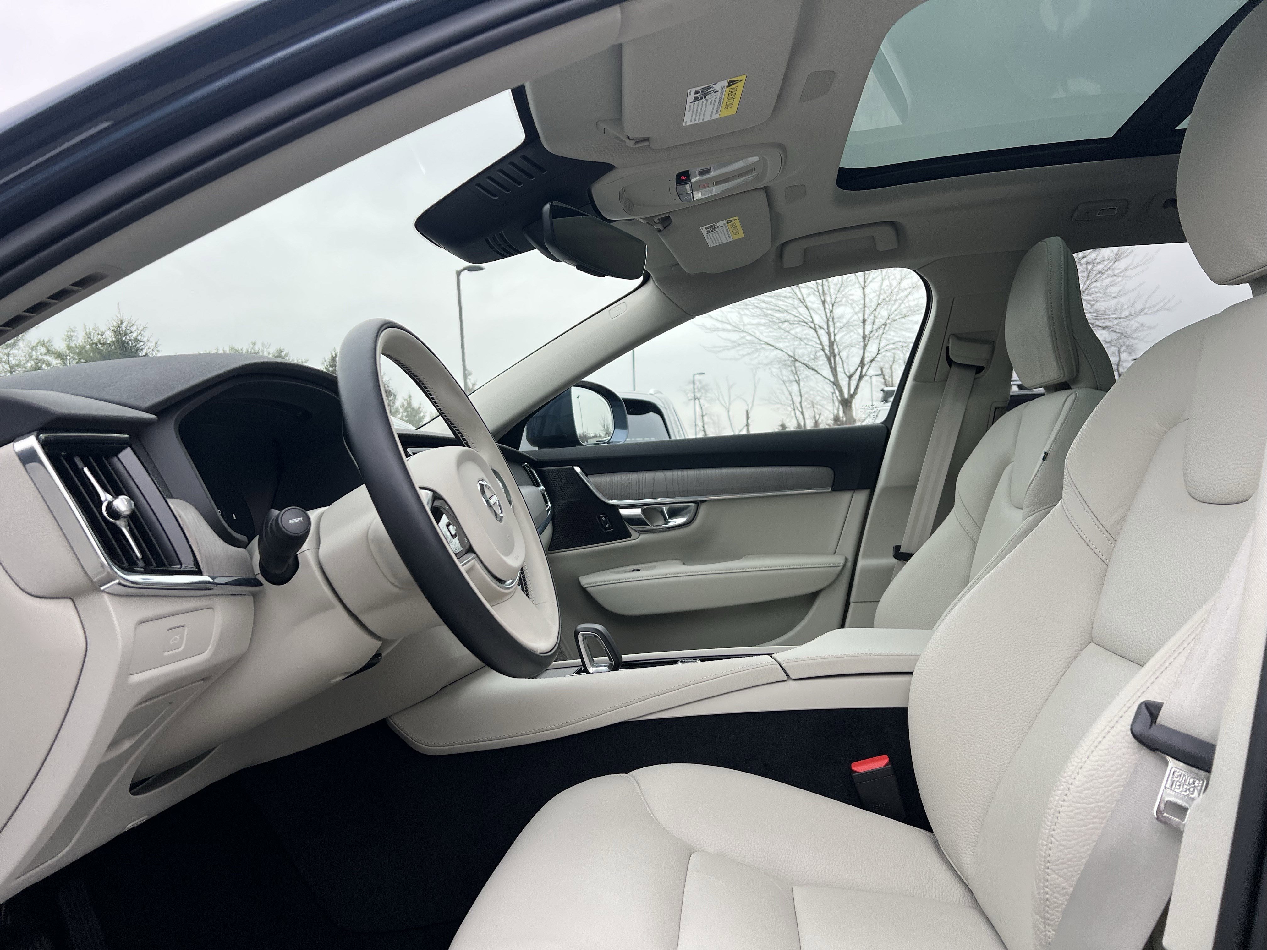 Used 2025 Volvo V90 B6 Cross Country Plus image 15