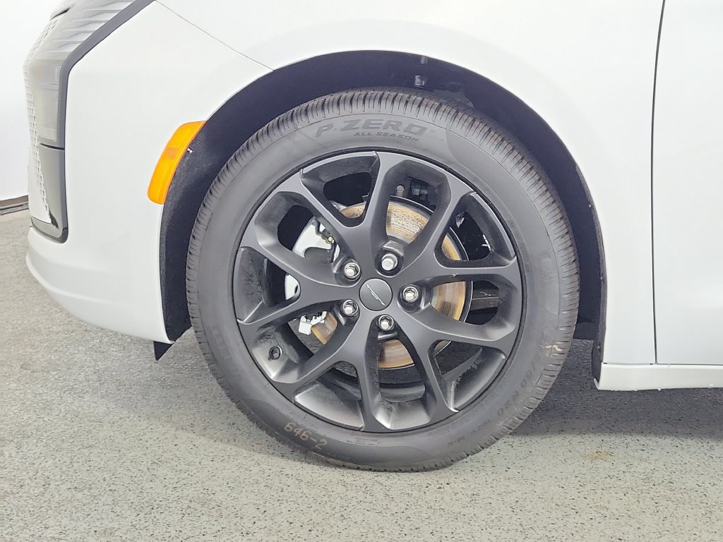 New 2027 Chrysler Pacifica Select FWD image 10