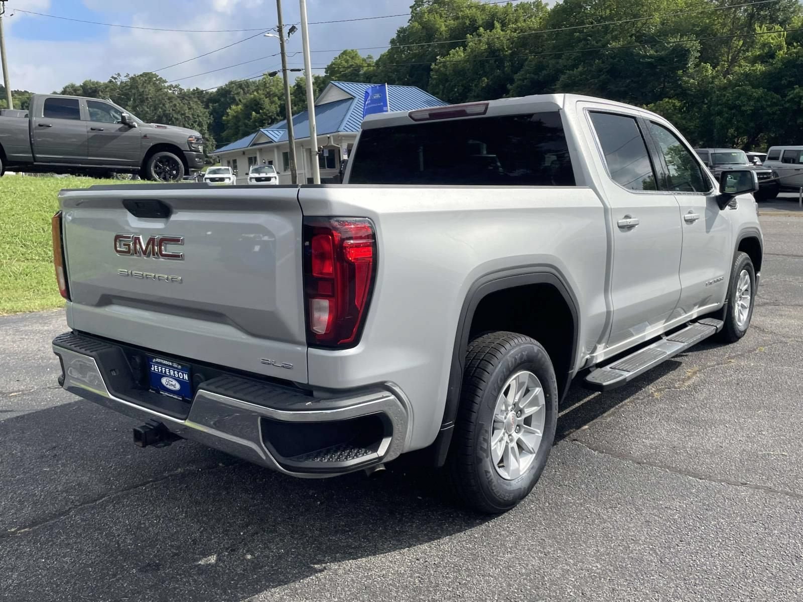Used 2021 GMC Sierra 1500 SLE RWD image 3