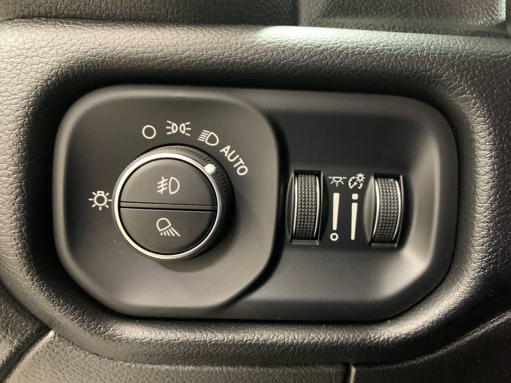 Used 2026 RAM 2500 Laramie AWD/4WD image 14