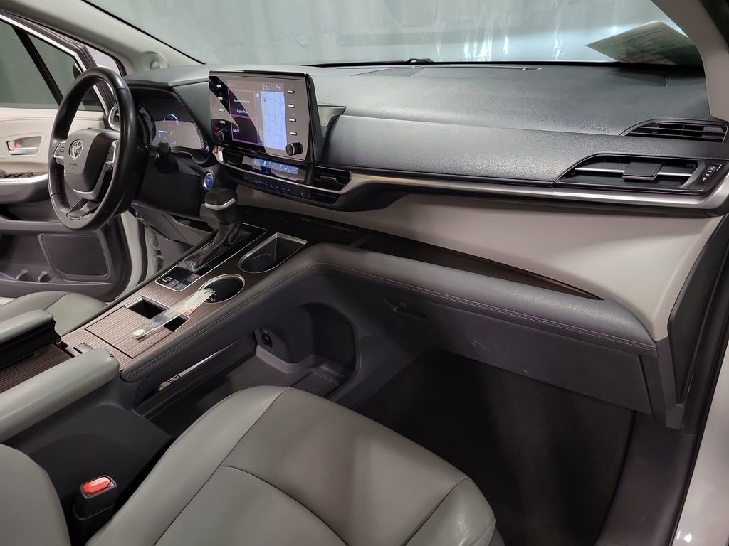 Used 2021 Toyota Sienna XLE image 23