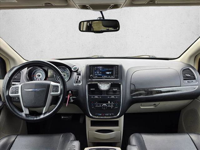 Used 2014 Chrysler Town & Country Touring FWD image 12
