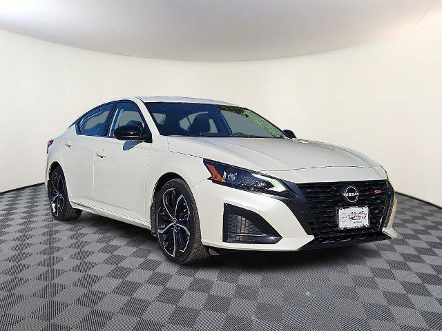 Certified 2023 Nissan Altima 2.5 SR w/ SR Premium Package FWD image 1