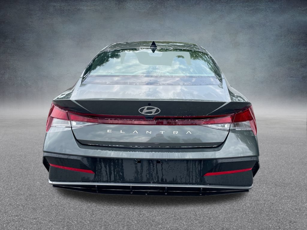 Used 2025 Hyundai Elantra SE FWD image 31
