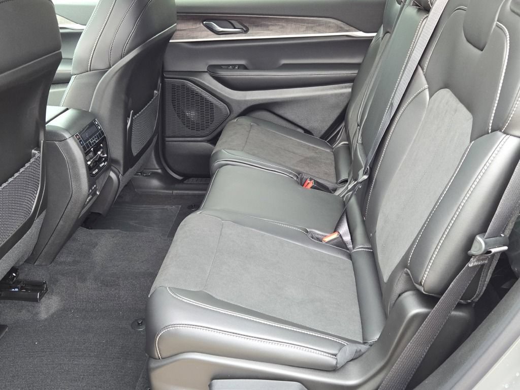New 2027 Jeep Grand Cherokee L 4WD image 22