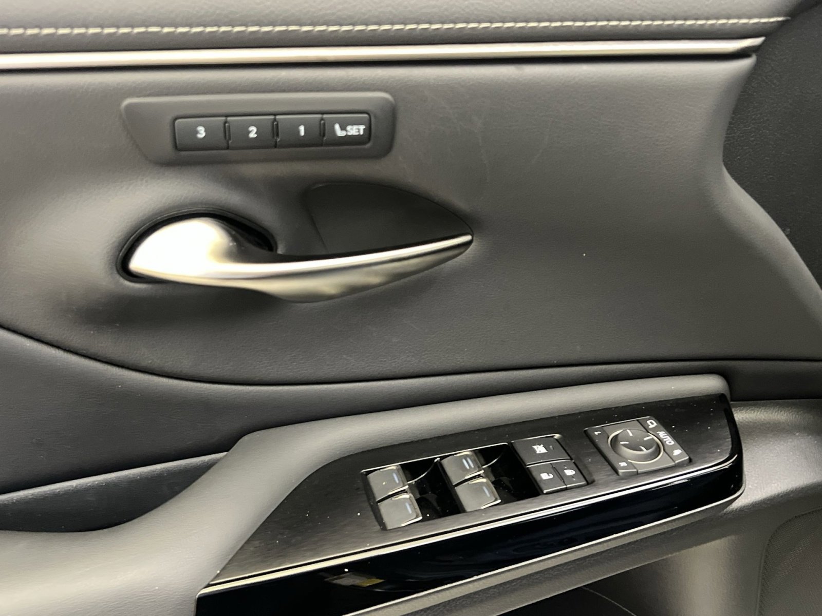 Used 2022 Lexus ES 350 350 w/ Premium Package image 13