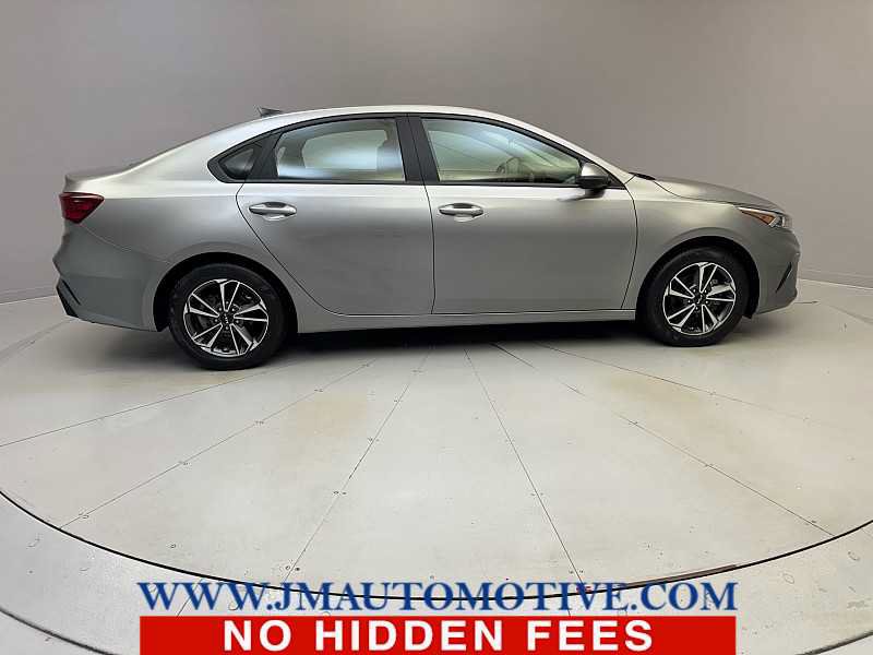 Used 2023 Kia Forte LXS w/ LXS Technology Package FWD image 6