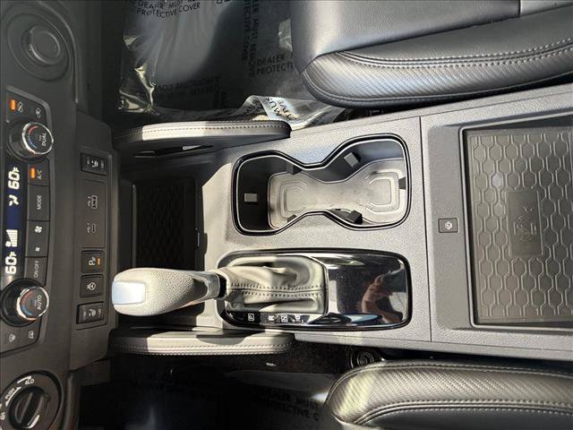 Used 2022 Nissan Frontier PRO-4X w/ Pro-4X Premium Package AWD/4WD image 11