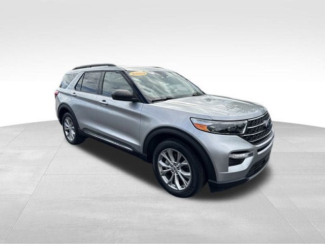 Used 2020 Ford Explorer XLT w/ Equipment Group 202A AWD/4WD image 3
