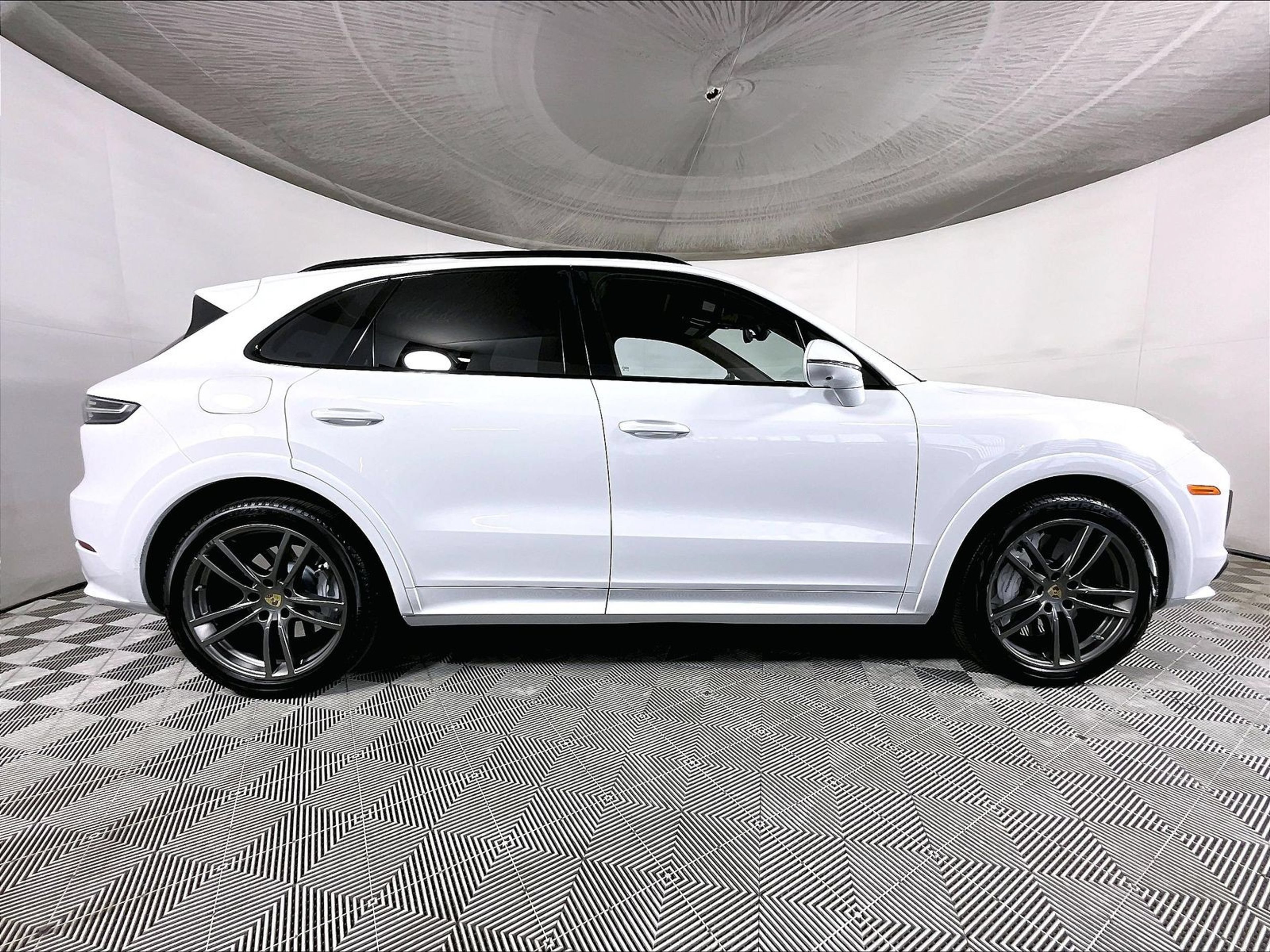 Certified 2019 Porsche Cayenne Turbo AWD/4WD image 8
