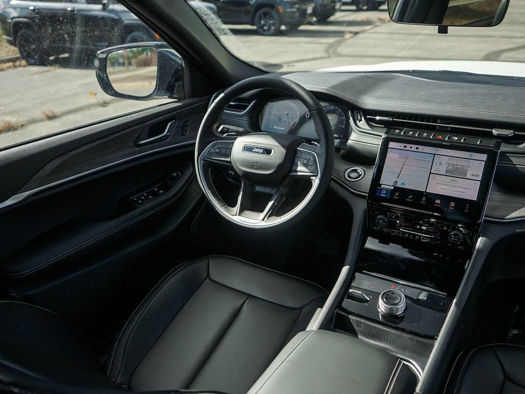 New 2025 Jeep Grand Cherokee Limited image 14